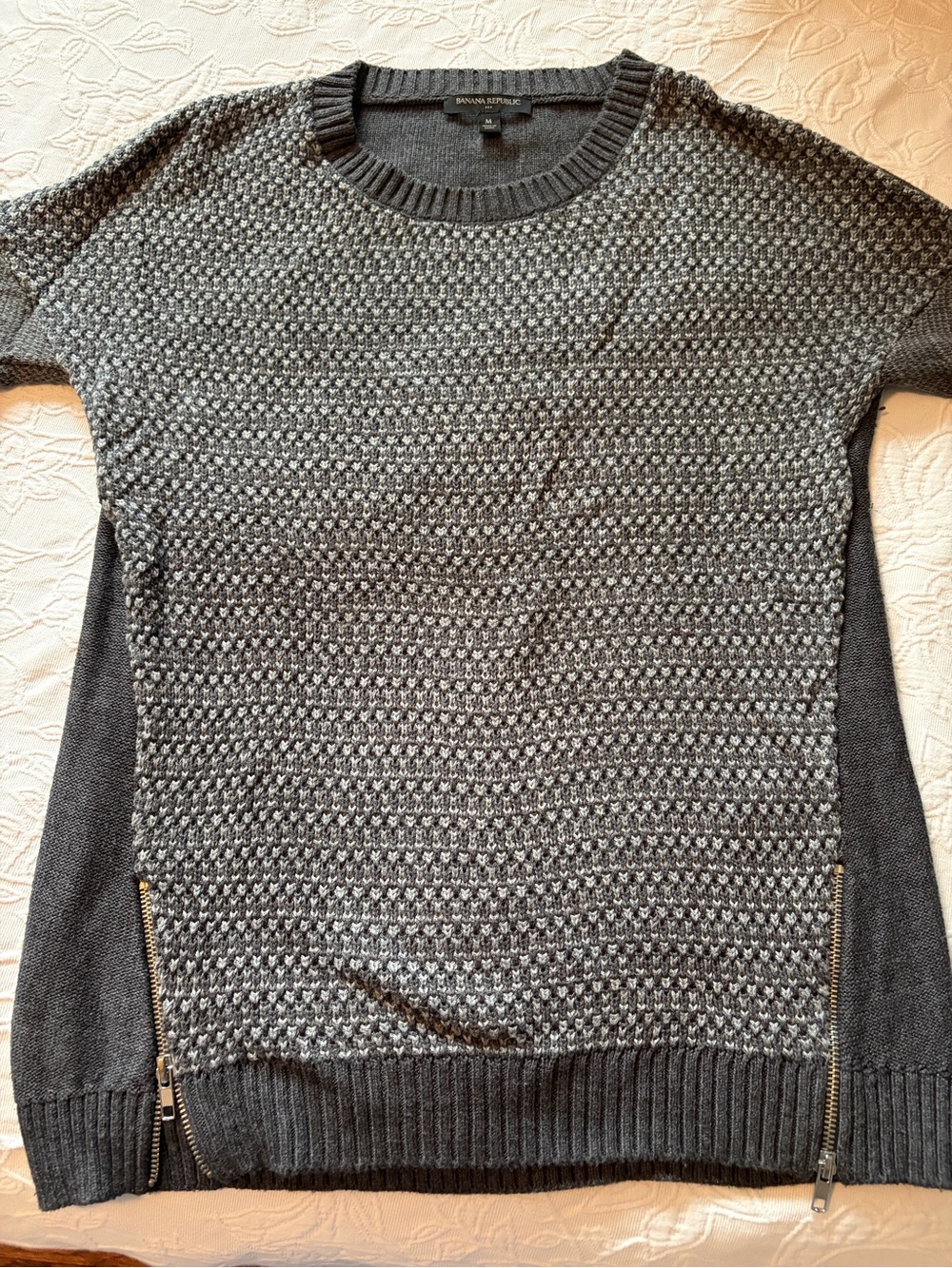 Banana Republic women’s Charcoal Gray Textured Crewneck with Side Zips M
